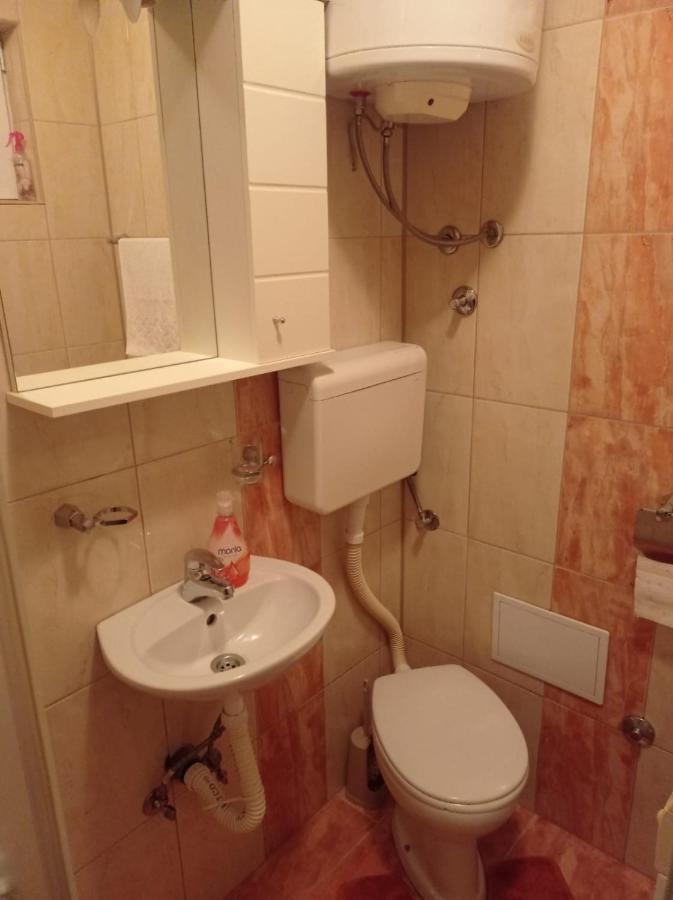 Apartman Lili Apartment ลิฟโน ภายนอก รูปภาพ