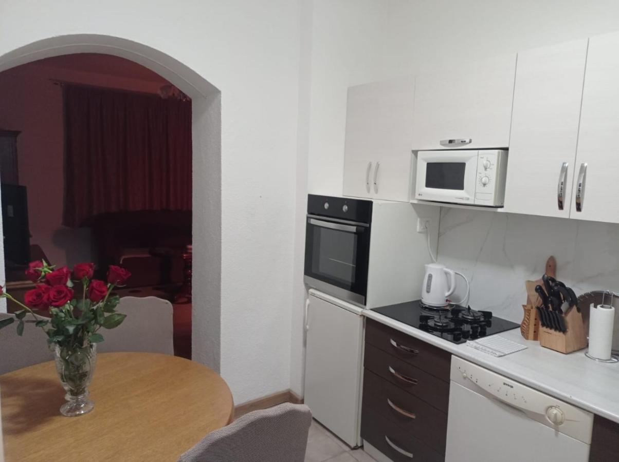 Apartman Lili Apartment ลิฟโน ภายนอก รูปภาพ